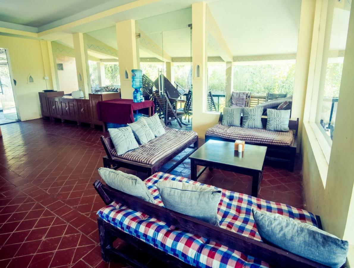 Chitwan Riverside Resort Саураха Экстерьер фото